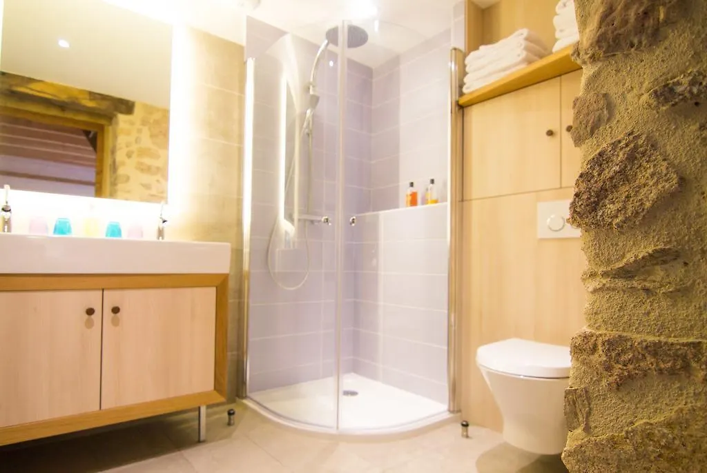 Gites Le Lancelot Ambierle Bed & Breakfast